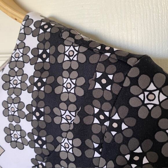 J. McLaughlin Round Neck Top Catalina Cloth Geometric Tile Print Women's Small - Picture 4 of 10